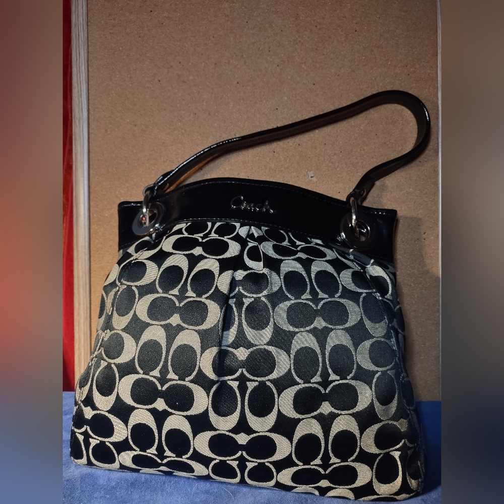 Coach Ashley Signature CrossBody Handbag W/Shoulder Strap and Black and Silver - Picture 4 of 10